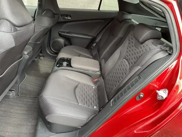 トヨタ プリウス ＰＨＶ A 千葉県 2017(平29)年 2.3万km エモーショナルレッド 純正11.6型縦型ナビ、フルセグTV/バックカメラ/トヨタセーフティセンス/純正LEDヘッドライト&LEDフォグ/純正15インチアルミホイール/ウィンカードアミラー/ステアリングヒーター/アダプティブクルーズコントロール/ブラインドスポットモニター/前席シートヒーター/オートライト/横滑り防止機能/ビルトインETC/充電器ケーブル付き/新車整備手帳/取扱説明書/スペアキー