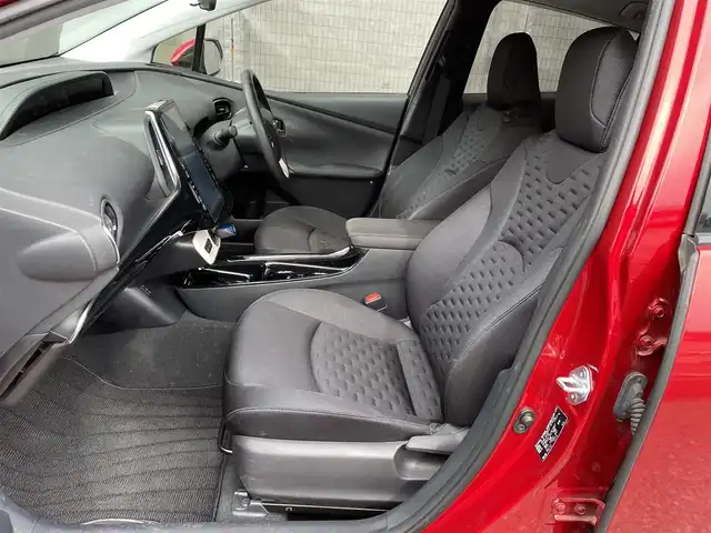 トヨタ プリウス ＰＨＶ A 千葉県 2017(平29)年 2.3万km エモーショナルレッド 純正11.6型縦型ナビ、フルセグTV/バックカメラ/トヨタセーフティセンス/純正LEDヘッドライト&LEDフォグ/純正15インチアルミホイール/ウィンカードアミラー/ステアリングヒーター/アダプティブクルーズコントロール/ブラインドスポットモニター/前席シートヒーター/オートライト/横滑り防止機能/ビルトインETC/充電器ケーブル付き/新車整備手帳/取扱説明書/スペアキー