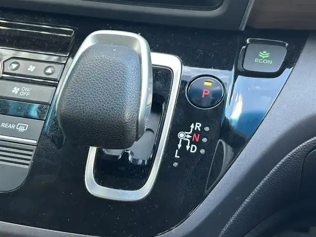 ホンダ フリード ハイブリット G ホンダセンシング 静岡県 2020(令2)年 5.2万km ルナシルバーM 7人乗り/純正7型ナビ/（フルセグTV/FM/AM/CD/DVD/Bluetooth/SD）/バックカメラ/ETC/両側電動スライド/追従クルーズコントロール/オートライト/LEDヘッドライト/スマートキー/プッシュスタート/チップアップシート/前後コーナーセンサー/純正フロアマット