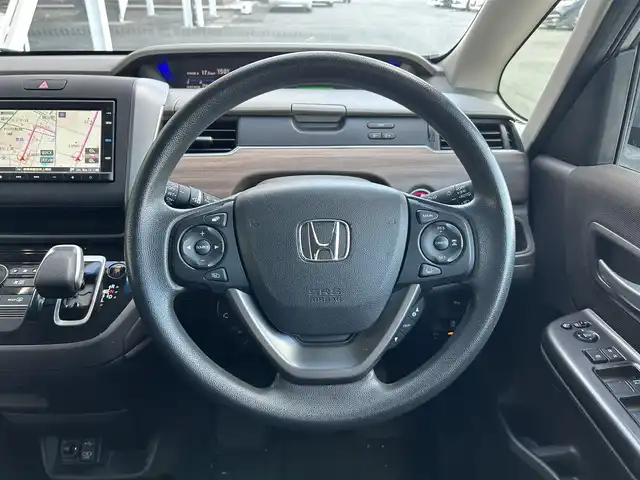 ホンダ フリード ハイブリット G ホンダセンシング 静岡県 2020(令2)年 5.2万km ルナシルバーM 7人乗り/純正7型ナビ/（フルセグTV/FM/AM/CD/DVD/Bluetooth/SD）/バックカメラ/ETC/両側電動スライド/追従クルーズコントロール/オートライト/LEDヘッドライト/スマートキー/プッシュスタート/チップアップシート/前後コーナーセンサー/純正フロアマット