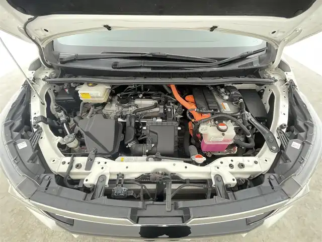 トヨタ ヴォクシー ハイブリッド ZS 煌Ⅱ 千葉県 2016(平28)年 6.5万km ホワイトパールクリスタルシャイン 禁煙車/純正9インチメモリナビ/　CD/DVD/BT/フルセグTV/両側パワースライドドア/トヨタセーフティセンス/・プリクラッシュセーフティ/・レーンディパーチャーアラート/・オートマチックハイビーム/・先行車発進お知らせ機能/バックカメラ/ETC/スマートキー&プッシュスタート/ステアリングスイッチ/革巻きステアリング/LEDヘッドライト/純正16インチアルミホイール