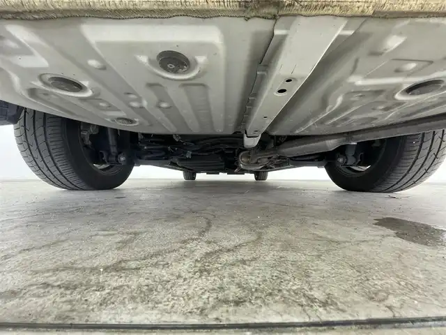 トヨタ ヴォクシー ハイブリッド ZS 煌Ⅱ 千葉県 2016(平28)年 6.5万km ホワイトパールクリスタルシャイン 禁煙車/純正9インチメモリナビ/　CD/DVD/BT/フルセグTV/両側パワースライドドア/トヨタセーフティセンス/・プリクラッシュセーフティ/・レーンディパーチャーアラート/・オートマチックハイビーム/・先行車発進お知らせ機能/バックカメラ/ETC/スマートキー&プッシュスタート/ステアリングスイッチ/革巻きステアリング/LEDヘッドライト/純正16インチアルミホイール