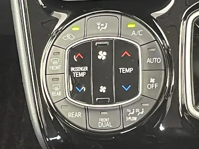 トヨタ ヴォクシー ハイブリッド ZS 煌Ⅱ 千葉県 2016(平28)年 6.5万km ホワイトパールクリスタルシャイン 禁煙車/純正9インチメモリナビ/　CD/DVD/BT/フルセグTV/両側パワースライドドア/トヨタセーフティセンス/・プリクラッシュセーフティ/・レーンディパーチャーアラート/・オートマチックハイビーム/・先行車発進お知らせ機能/バックカメラ/ETC/スマートキー&プッシュスタート/ステアリングスイッチ/革巻きステアリング/LEDヘッドライト/純正16インチアルミホイール