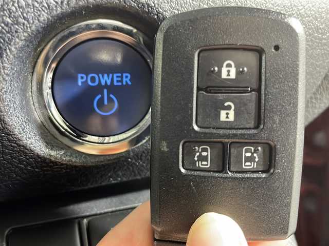 トヨタ シエンタ ハイブリッド G 広島県 2016(平28)年 6.6万km レッドマイカM 社外ナビ　/両側パワースライドドア　/バックカメラ　/オートハイビーム　/フルセグTV　/スマートキー　/モデリスタ　/レーンキープアシスト　/衝突軽減ブレーキ　/LEDヘッドランプ　/オートライト　/フォグランプ　/ETC/純正15インチアルミホイールキャップ(185/60/R15)/エアバック（運転席/助手席）