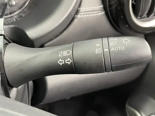 日産 キックス X 大分県 2021(令3)年 4.3万km ピュアブラック プロパイロット/純正SDナビ/（フルセグ/CD/DVD/Bluetooth）/アラウンドビューモニター/デジタルインナーミラー/前方ドライブレコーダー/ビルトインETC/オートブレーキホールド/電動パーキングブレーキ/ステアリングスイッチ/電動格納ミラー/純正アルミホイール