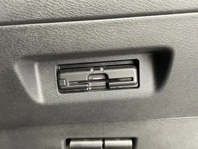 日産 キックス X 大分県 2021(令3)年 4.3万km ピュアブラック プロパイロット/純正SDナビ/（フルセグ/CD/DVD/Bluetooth）/アラウンドビューモニター/デジタルインナーミラー/前方ドライブレコーダー/ビルトインETC/オートブレーキホールド/電動パーキングブレーキ/ステアリングスイッチ/電動格納ミラー/純正アルミホイール