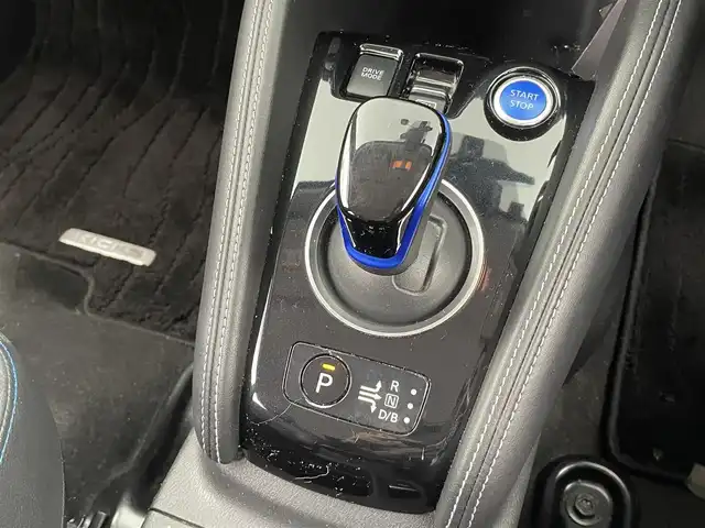 日産 キックス X 大分県 2021(令3)年 4.3万km ピュアブラック プロパイロット/純正SDナビ/（フルセグ/CD/DVD/Bluetooth）/アラウンドビューモニター/デジタルインナーミラー/前方ドライブレコーダー/ビルトインETC/オートブレーキホールド/電動パーキングブレーキ/ステアリングスイッチ/電動格納ミラー/純正アルミホイール