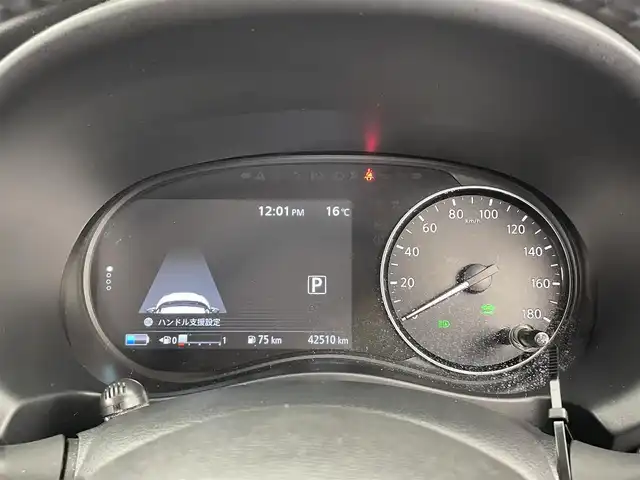 日産 キックス X 大分県 2021(令3)年 4.3万km ピュアブラック プロパイロット/純正SDナビ/（フルセグ/CD/DVD/Bluetooth）/アラウンドビューモニター/デジタルインナーミラー/前方ドライブレコーダー/ビルトインETC/オートブレーキホールド/電動パーキングブレーキ/ステアリングスイッチ/電動格納ミラー/純正アルミホイール