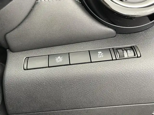 日産 キックス X 大分県 2021(令3)年 4.3万km ピュアブラック プロパイロット/純正SDナビ/（フルセグ/CD/DVD/Bluetooth）/アラウンドビューモニター/デジタルインナーミラー/前方ドライブレコーダー/ビルトインETC/オートブレーキホールド/電動パーキングブレーキ/ステアリングスイッチ/電動格納ミラー/純正アルミホイール