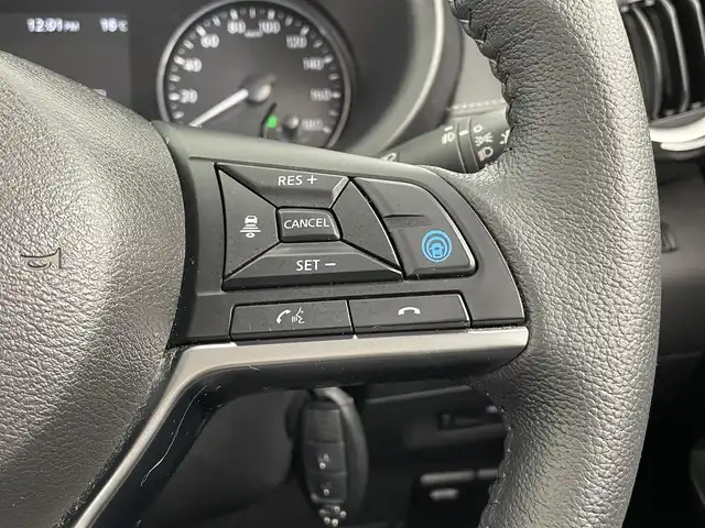 日産 キックス X 大分県 2021(令3)年 4.3万km ピュアブラック プロパイロット/純正SDナビ/（フルセグ/CD/DVD/Bluetooth）/アラウンドビューモニター/デジタルインナーミラー/前方ドライブレコーダー/ビルトインETC/オートブレーキホールド/電動パーキングブレーキ/ステアリングスイッチ/電動格納ミラー/純正アルミホイール