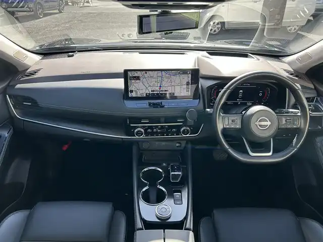 日産 エクストレイル G e－4ORCE 東京都 2022(令4)年 1.6万km ダイヤモンドブラック パノラミックガラスルーフ/BOSEプレミアムサウンドシステム/純正12.3インチディスプレイオーディオナビ/AM・FM/フルセグTV/Bluetooth/ＵＳＢ/　/AppleCarPlay/AndroidAuto//アラウンドビューモニター/ETC2.0/プロパイロット/インテリジェントルームミラー/インテリジェントクルーズコントロール（ハンドル支援）/インテリジェントエマージェンシーブレーキ/踏み間違い衝突防止アシスト/前方衝突予測警報/ふらつき警報/車線逸脱防止支援システム/ヘッドアップディスプレイ/ブラインドスポットモニター/ハンズフリーパワーバックドア/シルバールーフレール/プッシュスタート/革巻きステアリングホイール/純正前後ドライブレコーダー/パーキングアシスト/合皮シート（運転席シートメモリー）/パワーシート/シートヒーター/純正ドライブレコーダー/LEDヘッドライト/LEDフォグランプ/シーケンシャルターンランプ/置くだけ充電/革巻きステアリングホイール/ステアリングヒーター/電動オート格納ミラー/リバース連動機能ミラー/保証書/取扱説明書/スペアキー