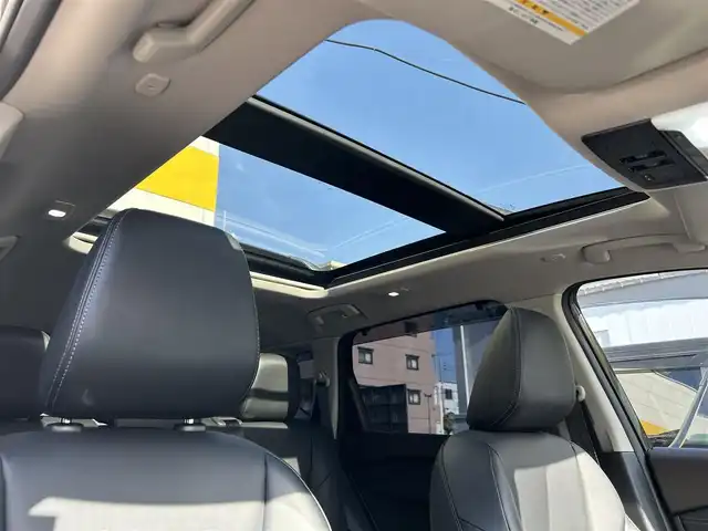 日産 エクストレイル G e－4ORCE 東京都 2022(令4)年 1.6万km ダイヤモンドブラック パノラミックガラスルーフ/BOSEプレミアムサウンドシステム/純正12.3インチディスプレイオーディオナビ/AM・FM/フルセグTV/Bluetooth/ＵＳＢ/　/AppleCarPlay/AndroidAuto//アラウンドビューモニター/ETC2.0/プロパイロット/インテリジェントルームミラー/インテリジェントクルーズコントロール（ハンドル支援）/インテリジェントエマージェンシーブレーキ/踏み間違い衝突防止アシスト/前方衝突予測警報/ふらつき警報/車線逸脱防止支援システム/ヘッドアップディスプレイ/ブラインドスポットモニター/ハンズフリーパワーバックドア/シルバールーフレール/プッシュスタート/革巻きステアリングホイール/純正前後ドライブレコーダー/パーキングアシスト/合皮シート（運転席シートメモリー）/パワーシート/シートヒーター/純正ドライブレコーダー/LEDヘッドライト/LEDフォグランプ/シーケンシャルターンランプ/置くだけ充電/革巻きステアリングホイール/ステアリングヒーター/電動オート格納ミラー/リバース連動機能ミラー/保証書/取扱説明書/スペアキー