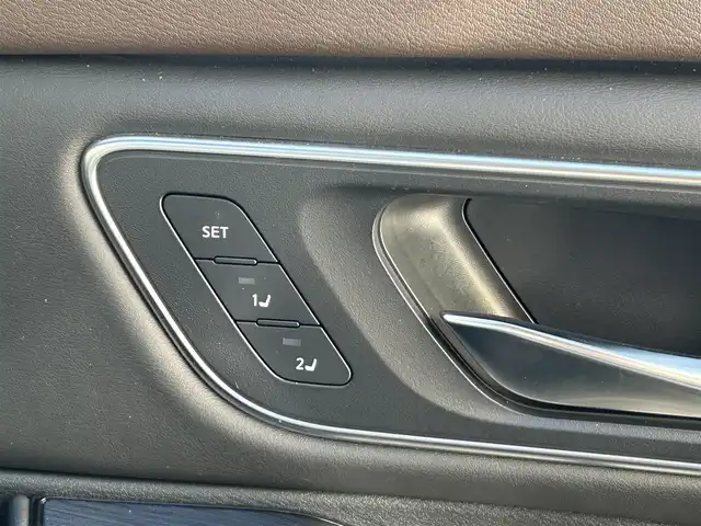 日産 エクストレイル G e－4ORCE 東京都 2022(令4)年 1.6万km ダイヤモンドブラック パノラミックガラスルーフ/BOSEプレミアムサウンドシステム/純正12.3インチディスプレイオーディオナビ/AM・FM/フルセグTV/Bluetooth/ＵＳＢ/　/AppleCarPlay/AndroidAuto//アラウンドビューモニター/ETC2.0/プロパイロット/インテリジェントルームミラー/インテリジェントクルーズコントロール（ハンドル支援）/インテリジェントエマージェンシーブレーキ/踏み間違い衝突防止アシスト/前方衝突予測警報/ふらつき警報/車線逸脱防止支援システム/ヘッドアップディスプレイ/ブラインドスポットモニター/ハンズフリーパワーバックドア/シルバールーフレール/プッシュスタート/革巻きステアリングホイール/純正前後ドライブレコーダー/パーキングアシスト/合皮シート（運転席シートメモリー）/パワーシート/シートヒーター/純正ドライブレコーダー/LEDヘッドライト/LEDフォグランプ/シーケンシャルターンランプ/置くだけ充電/革巻きステアリングホイール/ステアリングヒーター/電動オート格納ミラー/リバース連動機能ミラー/保証書/取扱説明書/スペアキー