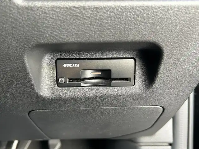 日産 エクストレイル G e－4ORCE 東京都 2022(令4)年 1.6万km ダイヤモンドブラック パノラミックガラスルーフ/BOSEプレミアムサウンドシステム/純正12.3インチディスプレイオーディオナビ/AM・FM/フルセグTV/Bluetooth/ＵＳＢ/　/AppleCarPlay/AndroidAuto//アラウンドビューモニター/ETC2.0/プロパイロット/インテリジェントルームミラー/インテリジェントクルーズコントロール（ハンドル支援）/インテリジェントエマージェンシーブレーキ/踏み間違い衝突防止アシスト/前方衝突予測警報/ふらつき警報/車線逸脱防止支援システム/ヘッドアップディスプレイ/ブラインドスポットモニター/ハンズフリーパワーバックドア/シルバールーフレール/プッシュスタート/革巻きステアリングホイール/純正前後ドライブレコーダー/パーキングアシスト/合皮シート（運転席シートメモリー）/パワーシート/シートヒーター/純正ドライブレコーダー/LEDヘッドライト/LEDフォグランプ/シーケンシャルターンランプ/置くだけ充電/革巻きステアリングホイール/ステアリングヒーター/電動オート格納ミラー/リバース連動機能ミラー/保証書/取扱説明書/スペアキー