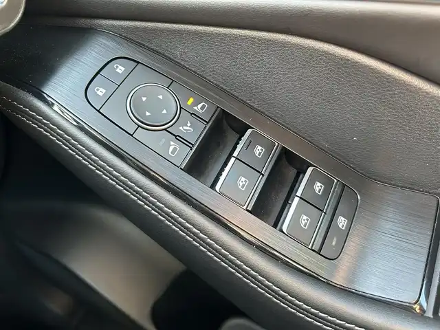 日産 エクストレイル G e－4ORCE 東京都 2022(令4)年 1.6万km ダイヤモンドブラック パノラミックガラスルーフ/BOSEプレミアムサウンドシステム/純正12.3インチディスプレイオーディオナビ/AM・FM/フルセグTV/Bluetooth/ＵＳＢ/　/AppleCarPlay/AndroidAuto//アラウンドビューモニター/ETC2.0/プロパイロット/インテリジェントルームミラー/インテリジェントクルーズコントロール（ハンドル支援）/インテリジェントエマージェンシーブレーキ/踏み間違い衝突防止アシスト/前方衝突予測警報/ふらつき警報/車線逸脱防止支援システム/ヘッドアップディスプレイ/ブラインドスポットモニター/ハンズフリーパワーバックドア/シルバールーフレール/プッシュスタート/革巻きステアリングホイール/純正前後ドライブレコーダー/パーキングアシスト/合皮シート（運転席シートメモリー）/パワーシート/シートヒーター/純正ドライブレコーダー/LEDヘッドライト/LEDフォグランプ/シーケンシャルターンランプ/置くだけ充電/革巻きステアリングホイール/ステアリングヒーター/電動オート格納ミラー/リバース連動機能ミラー/保証書/取扱説明書/スペアキー