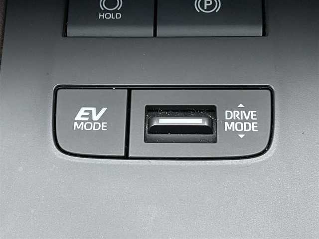 トヨタ ハリアー ハイブリッド G レザーパッケージ 山梨県 2020(令2)年 5.8万km プレシャスブラックパール ワンオーナー/純正8型ナビ(BT/AM/FM)/パワーバックドア/バックモニター/ビルトインETC2.0/レーダークルーズコントロール/クリアランスソナー/セーフティセンス/・プリクラッシュセーフティ/・レーントレーシングアシスト/・アダプティブハイビームシステム/・ロードサインアシスト/ブラインドスポットモニター/パーキングサポートブレーキ/デジタルインナーミラー/プロジェクター式LEDヘッドランプ/本革巻きステアリング/ステアリングヒーター/ステッチ入ブラック革シート/前席パワーシート/快適温熱シート/運転席ポジションメモリー/純正18インチアルミホイール/スマートエントリー/スタートシステム/スペアキー/取扱説明書/保証書