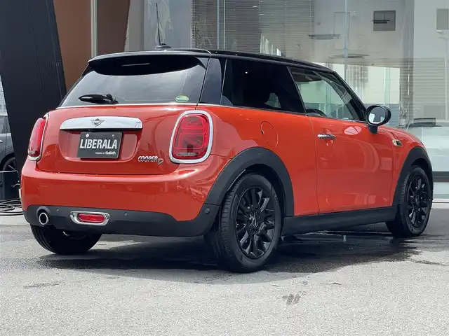 ＭＩＮＩ ミニ クーパー D 鹿児島県 2020(令2)年 3.4万km ソラリスオレンジ 登録時34088km/ワンオーナー/ディーゼルターボ/インテリジェントセーフティ/純正メーカーナビ/　・バックカメラ/　・Bluetooth接続/　・USB端子/前後ドライブレコーダー/ETC/LEDライト/LEDフォグ/革巻きステアリング/スマートキー×2/純正16インチAW/クリアランスソナー/アイドリングストップ/電動格納ミラー/保証書/取扱説明書