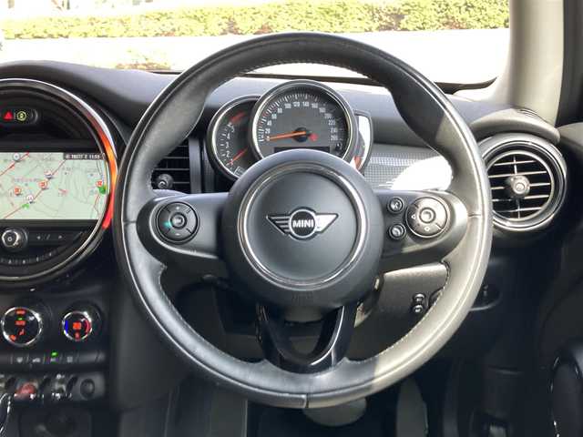 ＭＩＮＩ ミニ クーパー D 鹿児島県 2020(令2)年 3.4万km ソラリスオレンジ 登録時34088km/ワンオーナー/ディーゼルターボ/インテリジェントセーフティ/純正メーカーナビ/　・バックカメラ/　・Bluetooth接続/　・USB端子/前後ドライブレコーダー/ETC/LEDライト/LEDフォグ/革巻きステアリング/スマートキー×2/純正16インチAW/クリアランスソナー/アイドリングストップ/電動格納ミラー/保証書/取扱説明書