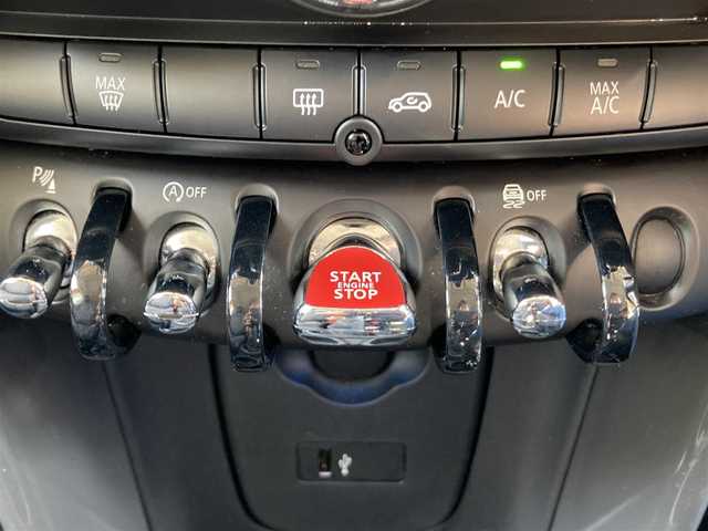 ＭＩＮＩ ミニ クーパー D 鹿児島県 2020(令2)年 3.4万km ソラリスオレンジ 登録時34088km/ワンオーナー/ディーゼルターボ/インテリジェントセーフティ/純正メーカーナビ/　・バックカメラ/　・Bluetooth接続/　・USB端子/前後ドライブレコーダー/ETC/LEDライト/LEDフォグ/革巻きステアリング/スマートキー×2/純正16インチAW/クリアランスソナー/アイドリングストップ/電動格納ミラー/保証書/取扱説明書
