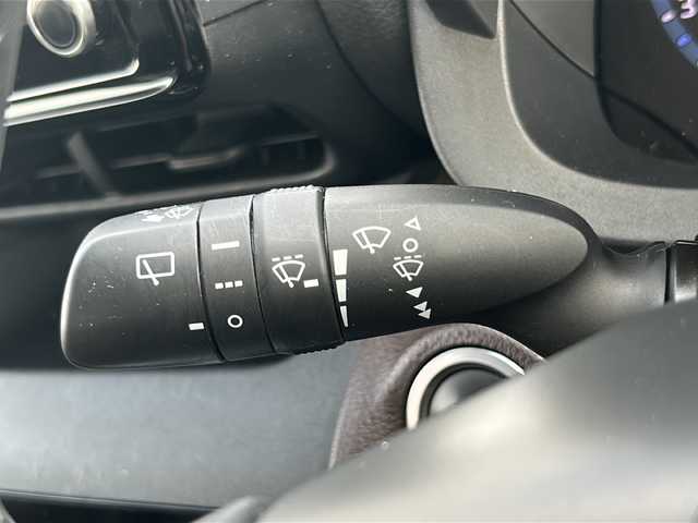 トヨタ ヤリスクロス Z 茨城県 2020(令2)年 7.6万km ベージュ 純正ディスプレイオーディオ/(BT・ラジオ再生・Applecarplay)/レーダークルーズコントロール/レーンアシスト/プリクラッシュセーフティ/コーナーセンサー/ハーフレザーシート/シートヒーター/パワーシート/アラウンドビューカメラ/ビルトインETC/オートライト/LEDヘッドライト/純正18inアルミホイール/フロアマット/スマートキー/スペアキー/取扱説明書/保証書