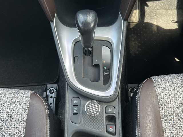 トヨタ ヤリスクロス Z 茨城県 2020(令2)年 7.6万km ベージュ 純正ディスプレイオーディオ/(BT・ラジオ再生・Applecarplay)/レーダークルーズコントロール/レーンアシスト/プリクラッシュセーフティ/コーナーセンサー/ハーフレザーシート/シートヒーター/パワーシート/アラウンドビューカメラ/ビルトインETC/オートライト/LEDヘッドライト/純正18inアルミホイール/フロアマット/スマートキー/スペアキー/取扱説明書/保証書