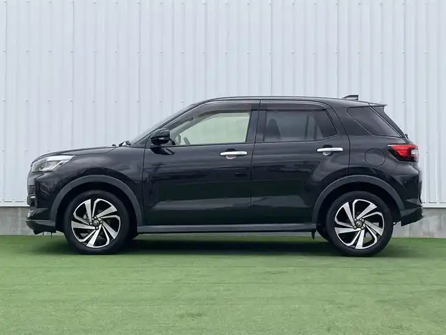 トヨタ ライズ Z 香川県 2020(令2)年 7.8万km ブラックマイカメタリック 登録時走行距離：77690km/純正ディスプレイオーディオ/全方位カメラ/スマートアシスト/レーダークルーズコントロール/レーンキープアシスト/クリアランスソナー/ドライブレコーダー/ビルトインETC/シートヒーター/MTモード付AT/LEDヘッドライト/オートライト/フォグランプ/革巻きステアリング/アイドリングストップ/横滑り防止装置/プッシュスタート/スマートキー