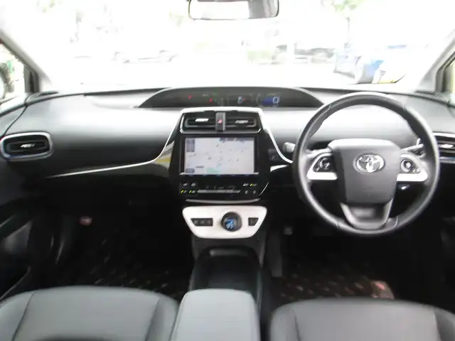 トヨタ プリウス S ツーリングセレクション 千葉県 2016(平28)年 5.5万km グレーメタリック 純正9型SDナビ、フルセグTV/バックカメラ/ステアリングリモコン/純正オーディオ【DVD/CD/BT/SD/MSV】/LEDヘッドライト/フォグランプ/レザーシート(黒色)/前席シートヒーター/衝突軽減装置/横滑り防止装置/純正ビルドインETC/純正ドアバイザー/スペアキー/新車時保証書/取扱説明書