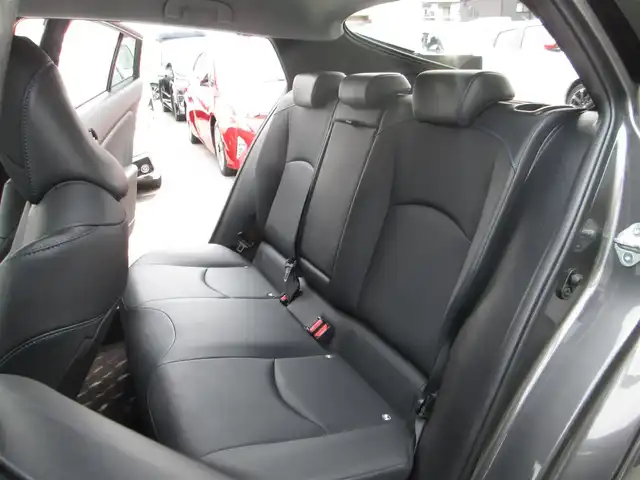 トヨタ プリウス S ツーリングセレクション 千葉県 2016(平28)年 5.5万km グレーメタリック 純正9型SDナビ、フルセグTV/バックカメラ/ステアリングリモコン/純正オーディオ【DVD/CD/BT/SD/MSV】/LEDヘッドライト/フォグランプ/レザーシート(黒色)/前席シートヒーター/衝突軽減装置/横滑り防止装置/純正ビルドインETC/純正ドアバイザー/スペアキー/新車時保証書/取扱説明書