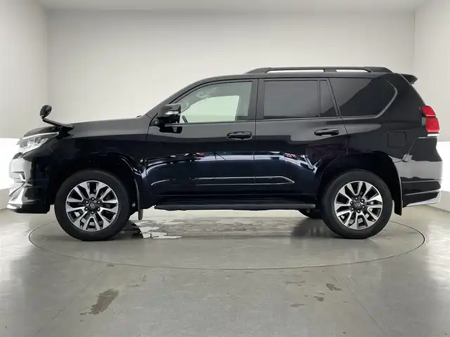 トヨタ ランドクルーザー プラド TX Lパッケージ 愛知県 2023(令5)年 4万km ブラック 純正９型ナビ　フルセグＴＶ　ＨＤＭＩ　DVD　Bluetooth　ムーンルーフ　モデリスタエアロ　純正ＯＰ１９インチＡＷ　黒革　７人乗　バックカメラ　シートヒーター　エアシート　セーフティセンス　衝突軽減　追従クルコン　車線逸脱　コーナーセンサー　LEDオートライト　フォグランプ　シートベンチレーション　ルーフレール　オートハイビーム　TVキャンセラー　禁煙車