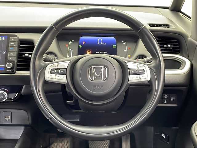 ホンダ フィット e:HEVホーム 栃木県 2020(令2)年 2.5万km シャイニンググレーM ワンオーナー/純正ナビ(VXU-205FTi)/(フルセグテレビ・Bluetooth・CD・DVD・USB/SD)/バックカメラ/ホンダセンシング/・衝突軽減システム/・レーンキープアシストシステム/・オートハイビーム/・オートクルーズコントロール/前後コーナーセンサー/前後ドライブレコーダー/ドアバイザー/スペアキー1本/禁煙車/取扱説明書/保証書