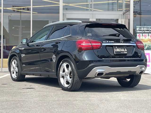 メルセデス・ベンツ ＧＬＡ２２０ 4マチック 青森県 2019(平31)年 6.7万km 黒 4WD/サンルーフ（パノラミックスライディングルーフ）/Hamrman/Kardonサウンド/純正ナビ/（BT/USB/CD/DVD/フルセグTV）/レザーARTICOシート/前席メモリー付パワシート/レーダーセーフティーパッケージ/（ブラインドスポットアシスト、レーンキープアシスト、PRE-SAFE)/音声認識機能/アンビエントライト/アクティブクルーズコントロール/パドルシフト/バックカメラ/プッシュスタート/純正18インチアルミホイール/純正フロアマット/MTモード付/前後ドライブレコーダー/ETC2.0/純正LEDヘッドライト/フォグランプ/オートライト/オートハイビーム/ウィンカーミラー/オートエアコン/アイドリングストップ/エアバックW/サイド/カーテン/電動格納ミラー/ABS/横滑り防止機能/衝突軽減/ルーフレール