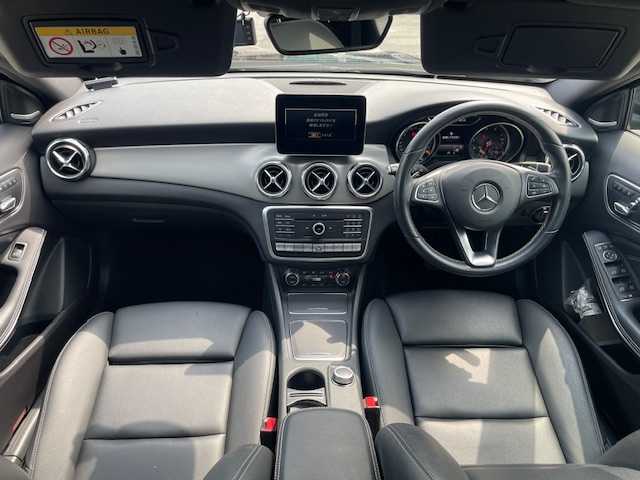 メルセデス・ベンツ ＧＬＡ２２０ 4マチック 青森県 2019(平31)年 6.7万km 黒 4WD/サンルーフ（パノラミックスライディングルーフ）/Hamrman/Kardonサウンド/純正ナビ/（BT/USB/CD/DVD/フルセグTV）/レザーARTICOシート/前席メモリー付パワシート/レーダーセーフティーパッケージ/（ブラインドスポットアシスト、レーンキープアシスト、PRE-SAFE)/音声認識機能/アンビエントライト/アクティブクルーズコントロール/パドルシフト/バックカメラ/プッシュスタート/純正18インチアルミホイール/純正フロアマット/MTモード付/前後ドライブレコーダー/ETC2.0/純正LEDヘッドライト/フォグランプ/オートライト/オートハイビーム/ウィンカーミラー/オートエアコン/アイドリングストップ/エアバックW/サイド/カーテン/電動格納ミラー/ABS/横滑り防止機能/衝突軽減/ルーフレール