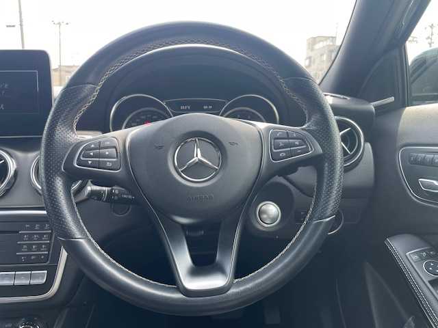 メルセデス・ベンツ ＧＬＡ２２０ 4マチック 青森県 2019(平31)年 6.7万km 黒 4WD/サンルーフ（パノラミックスライディングルーフ）/Hamrman/Kardonサウンド/純正ナビ/（BT/USB/CD/DVD/フルセグTV）/レザーARTICOシート/前席メモリー付パワシート/レーダーセーフティーパッケージ/（ブラインドスポットアシスト、レーンキープアシスト、PRE-SAFE)/音声認識機能/アンビエントライト/アクティブクルーズコントロール/パドルシフト/バックカメラ/プッシュスタート/純正18インチアルミホイール/純正フロアマット/MTモード付/前後ドライブレコーダー/ETC2.0/純正LEDヘッドライト/フォグランプ/オートライト/オートハイビーム/ウィンカーミラー/オートエアコン/アイドリングストップ/エアバックW/サイド/カーテン/電動格納ミラー/ABS/横滑り防止機能/衝突軽減/ルーフレール