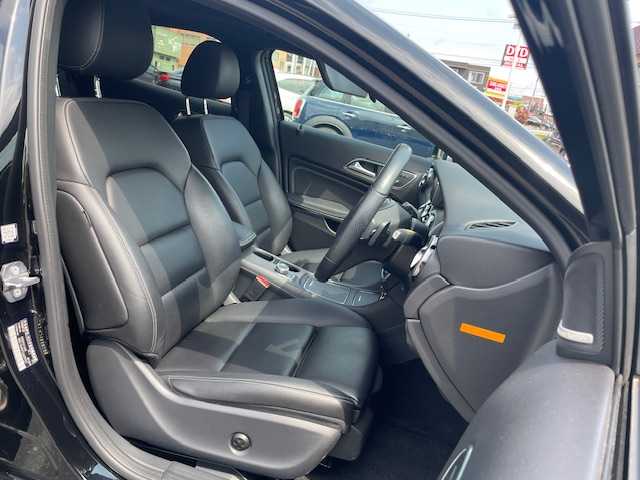 メルセデス・ベンツ ＧＬＡ２２０ 4マチック 青森県 2019(平31)年 6.7万km 黒 4WD/サンルーフ（パノラミックスライディングルーフ）/Hamrman/Kardonサウンド/純正ナビ/（BT/USB/CD/DVD/フルセグTV）/レザーARTICOシート/前席メモリー付パワシート/レーダーセーフティーパッケージ/（ブラインドスポットアシスト、レーンキープアシスト、PRE-SAFE)/音声認識機能/アンビエントライト/アクティブクルーズコントロール/パドルシフト/バックカメラ/プッシュスタート/純正18インチアルミホイール/純正フロアマット/MTモード付/前後ドライブレコーダー/ETC2.0/純正LEDヘッドライト/フォグランプ/オートライト/オートハイビーム/ウィンカーミラー/オートエアコン/アイドリングストップ/エアバックW/サイド/カーテン/電動格納ミラー/ABS/横滑り防止機能/衝突軽減/ルーフレール