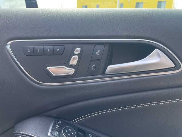 メルセデス・ベンツ ＧＬＡ２２０ 4マチック 青森県 2019(平31)年 6.7万km 黒 4WD/サンルーフ（パノラミックスライディングルーフ）/Hamrman/Kardonサウンド/純正ナビ/（BT/USB/CD/DVD/フルセグTV）/レザーARTICOシート/前席メモリー付パワシート/レーダーセーフティーパッケージ/（ブラインドスポットアシスト、レーンキープアシスト、PRE-SAFE)/音声認識機能/アンビエントライト/アクティブクルーズコントロール/パドルシフト/バックカメラ/プッシュスタート/純正18インチアルミホイール/純正フロアマット/MTモード付/前後ドライブレコーダー/ETC2.0/純正LEDヘッドライト/フォグランプ/オートライト/オートハイビーム/ウィンカーミラー/オートエアコン/アイドリングストップ/エアバックW/サイド/カーテン/電動格納ミラー/ABS/横滑り防止機能/衝突軽減/ルーフレール