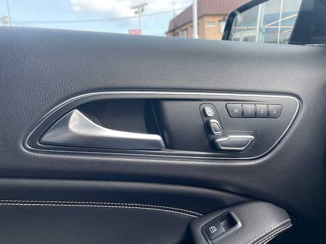 メルセデス・ベンツ ＧＬＡ２２０ 4マチック 青森県 2019(平31)年 6.7万km 黒 4WD/サンルーフ（パノラミックスライディングルーフ）/Hamrman/Kardonサウンド/純正ナビ/（BT/USB/CD/DVD/フルセグTV）/レザーARTICOシート/前席メモリー付パワシート/レーダーセーフティーパッケージ/（ブラインドスポットアシスト、レーンキープアシスト、PRE-SAFE)/音声認識機能/アンビエントライト/アクティブクルーズコントロール/パドルシフト/バックカメラ/プッシュスタート/純正18インチアルミホイール/純正フロアマット/MTモード付/前後ドライブレコーダー/ETC2.0/純正LEDヘッドライト/フォグランプ/オートライト/オートハイビーム/ウィンカーミラー/オートエアコン/アイドリングストップ/エアバックW/サイド/カーテン/電動格納ミラー/ABS/横滑り防止機能/衝突軽減/ルーフレール