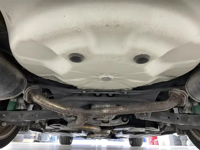 スバル レヴォーグ 1．6GT－S アイサイト 滋賀県 2015(平27)年 4.4万km クリスタルホワイトP 純正SDナビ/・Bluetooth/CD/DVD/USB/フルセグ /バックカメラ/レーダークルーズコントロール/レーンキープアシスト/ダウンヒルアシストコントロール/ブラインドスポットモニター/電子パーキングブレーキ/LEDヘッドライト/パドルシフト/革巻きステアリング/パワーシート/純正AW/プッシュスタート/アイドリングストップ/ETC