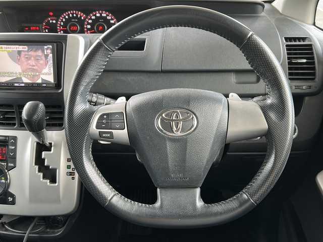 トヨタ ヴォクシー ZS 東京都 2010(平22)年 6.9万km ブラック ワンオーナー/純正ナビ【Bluetooth接続可、USB接続可、CD、DVD、フルセグTV、iPod】/バックカメラ/ドライブレコーダー前後/片側パワースライドドア/ビルトインETC/パドルシフト/純正フロアマット/チップアップシート/ウォークスルー/社外17インチアルミホイール/MTモード付AT/WAC/ABS/盗難防止装置/Wエアバッグ/スマートキー/スペアキー1本/プッシュスタート/保証書、取扱説明書
