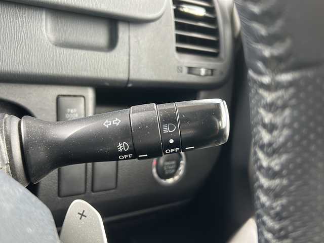 トヨタ ヴォクシー ZS 東京都 2010(平22)年 6.9万km ブラック ワンオーナー/純正ナビ【Bluetooth接続可、USB接続可、CD、DVD、フルセグTV、iPod】/バックカメラ/ドライブレコーダー前後/片側パワースライドドア/ビルトインETC/パドルシフト/純正フロアマット/チップアップシート/ウォークスルー/社外17インチアルミホイール/MTモード付AT/WAC/ABS/盗難防止装置/Wエアバッグ/スマートキー/スペアキー1本/プッシュスタート/保証書、取扱説明書