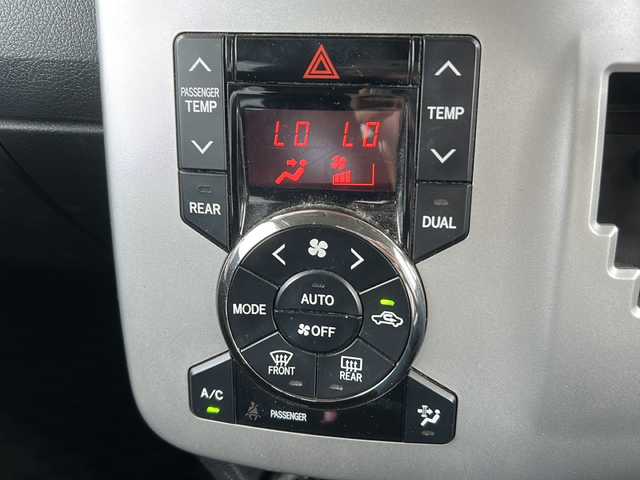 トヨタ ヴォクシー ZS 東京都 2010(平22)年 6.9万km ブラック ワンオーナー/純正ナビ【Bluetooth接続可、USB接続可、CD、DVD、フルセグTV、iPod】/バックカメラ/ドライブレコーダー前後/片側パワースライドドア/ビルトインETC/パドルシフト/純正フロアマット/チップアップシート/ウォークスルー/社外17インチアルミホイール/MTモード付AT/WAC/ABS/盗難防止装置/Wエアバッグ/スマートキー/スペアキー1本/プッシュスタート/保証書、取扱説明書