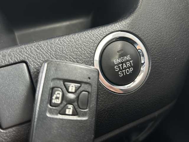 トヨタ ヴォクシー ZS 東京都 2010(平22)年 6.9万km ブラック ワンオーナー/純正ナビ【Bluetooth接続可、USB接続可、CD、DVD、フルセグTV、iPod】/バックカメラ/ドライブレコーダー前後/片側パワースライドドア/ビルトインETC/パドルシフト/純正フロアマット/チップアップシート/ウォークスルー/社外17インチアルミホイール/MTモード付AT/WAC/ABS/盗難防止装置/Wエアバッグ/スマートキー/スペアキー1本/プッシュスタート/保証書、取扱説明書