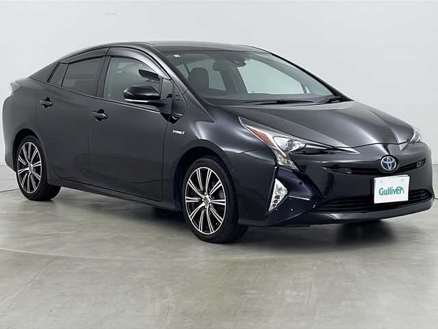 トヨタ プリウス A ツーリングセレクション 道央・札幌 2018(平30)年 11.2万km アティチュードブラックマイカ ・４WD/・寒冷地仕様/・純正ナビ（CD/DVD/BT/フルセグTV）/・バックカメラ/・レザーシート/・シートヒーター（前席）/・ミラーヒーター/・プリクラッシュセーフィティ/・レーンディパーチャーアラート/・ブラインドスポットモニター/・ふらつき検知機能/・横滑り防止/・クリアランスソナー/・ヘッドアップディスプレイ/・クルーズコントロール/・ビルトインETC/・ヒッチメンバー/・純正エンジンスターター/・フロントワイパーデアイサー/・LEDヘッドライト、フォグランプ/・スマートキー/・プッシュスタート/・保証書/・取扱説明書
