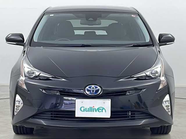 トヨタ プリウス A ツーリングセレクション 道央・札幌 2018(平30)年 11.2万km アティチュードブラックマイカ ・４WD/・寒冷地仕様/・純正ナビ（CD/DVD/BT/フルセグTV）/・バックカメラ/・レザーシート/・シートヒーター（前席）/・ミラーヒーター/・プリクラッシュセーフィティ/・レーンディパーチャーアラート/・ブラインドスポットモニター/・ふらつき検知機能/・横滑り防止/・クリアランスソナー/・ヘッドアップディスプレイ/・クルーズコントロール/・ビルトインETC/・ヒッチメンバー/・純正エンジンスターター/・フロントワイパーデアイサー/・LEDヘッドライト、フォグランプ/・スマートキー/・プッシュスタート/・保証書/・取扱説明書