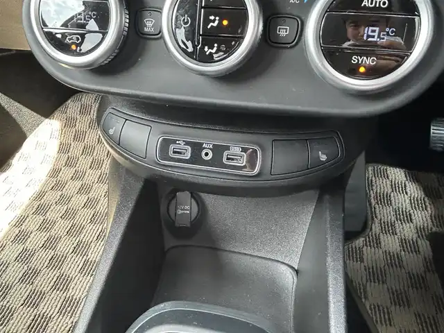 フィアット ５００Ｘ ポップスタープラス 埼玉県 2018(平30)年 3.3万km ベージュ アダプティブクルーズコントロール　/ブラインドスポットモニター　/バックカメラ　/前席シートヒーター　/パワーシート