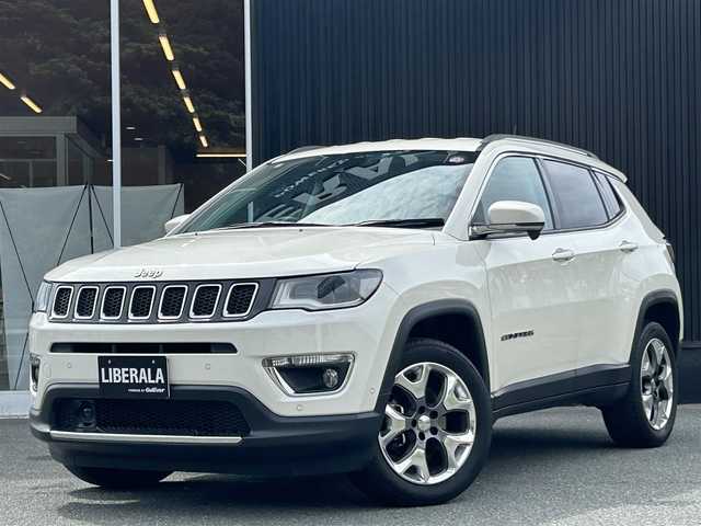 クライスラー・ジープ ジープ コンパス リミテッド 福岡県 2020(令2)年 2.2万km 白 アダプティブクルーズコントロール/ブラインドスポットモニター/レーンキープアシスト/純正ナビ/Applecarplay/androidauto/フルセグTV/Bluetooth/バックカメラ/beats/黒革シート/前席シートヒーター/パワーバックドア/オートライト/前後ドライブレコーダー/純正18インチアルミホイール/ETC2.0/取扱説明書/保証書/スペアキー×1