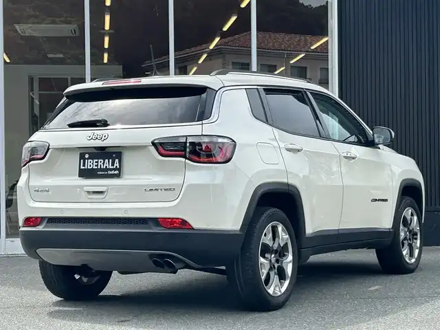 クライスラー・ジープ ジープ コンパス リミテッド 福岡県 2020(令2)年 2.2万km 白 アダプティブクルーズコントロール/ブラインドスポットモニター/レーンキープアシスト/純正ナビ/Applecarplay/androidauto/フルセグTV/Bluetooth/バックカメラ/beats/黒革シート/前席シートヒーター/パワーバックドア/オートライト/前後ドライブレコーダー/純正18インチアルミホイール/ETC2.0/取扱説明書/保証書/スペアキー×1
