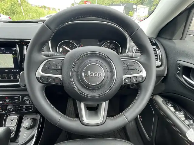 クライスラー・ジープ ジープ コンパス リミテッド 福岡県 2020(令2)年 2.2万km 白 アダプティブクルーズコントロール/ブラインドスポットモニター/レーンキープアシスト/純正ナビ/Applecarplay/androidauto/フルセグTV/Bluetooth/バックカメラ/beats/黒革シート/前席シートヒーター/パワーバックドア/オートライト/前後ドライブレコーダー/純正18インチアルミホイール/ETC2.0/取扱説明書/保証書/スペアキー×1