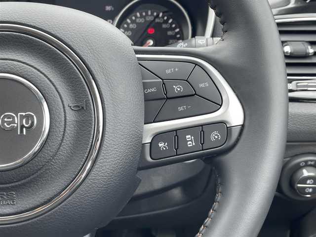 クライスラー・ジープ ジープ コンパス リミテッド 福岡県 2020(令2)年 2.2万km 白 アダプティブクルーズコントロール/ブラインドスポットモニター/レーンキープアシスト/純正ナビ/Applecarplay/androidauto/フルセグTV/Bluetooth/バックカメラ/beats/黒革シート/前席シートヒーター/パワーバックドア/オートライト/前後ドライブレコーダー/純正18インチアルミホイール/ETC2.0/取扱説明書/保証書/スペアキー×1