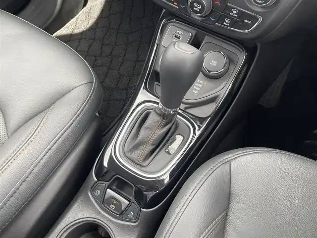 クライスラー・ジープ ジープ コンパス リミテッド 福岡県 2020(令2)年 2.2万km 白 アダプティブクルーズコントロール/ブラインドスポットモニター/レーンキープアシスト/純正ナビ/Applecarplay/androidauto/フルセグTV/Bluetooth/バックカメラ/beats/黒革シート/前席シートヒーター/パワーバックドア/オートライト/前後ドライブレコーダー/純正18インチアルミホイール/ETC2.0/取扱説明書/保証書/スペアキー×1