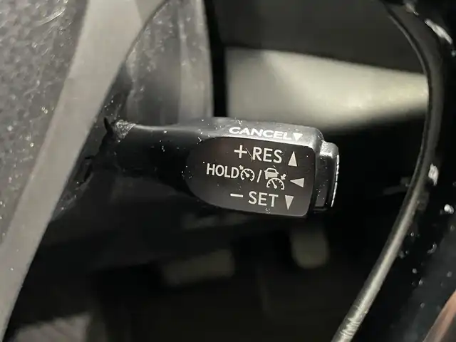 トヨタ Ｃ－ＨＲ G 鹿児島県 2017(平29)年 6.1万km センシュアルレッドマイカ 禁煙車　/純正ナビ　/・Ｂｌｕｅｔｏｏｔｈ　/・フルセグＴＶ　/・純正前方ドラレコ/バックカメラ　/前後コーナーセンサー　/トヨタセーフティセンス/・PCS/・LTA/・AHB/・レーダークルコン/・BSM/シートヒーター　/スマートキー　/Ｐスタート　/純正フロアマット　/純正ドアバイザー/純正アルミ